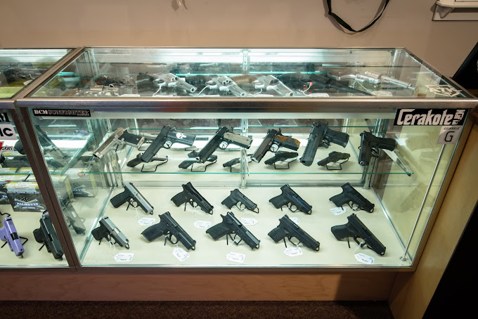 Display Hand Guns